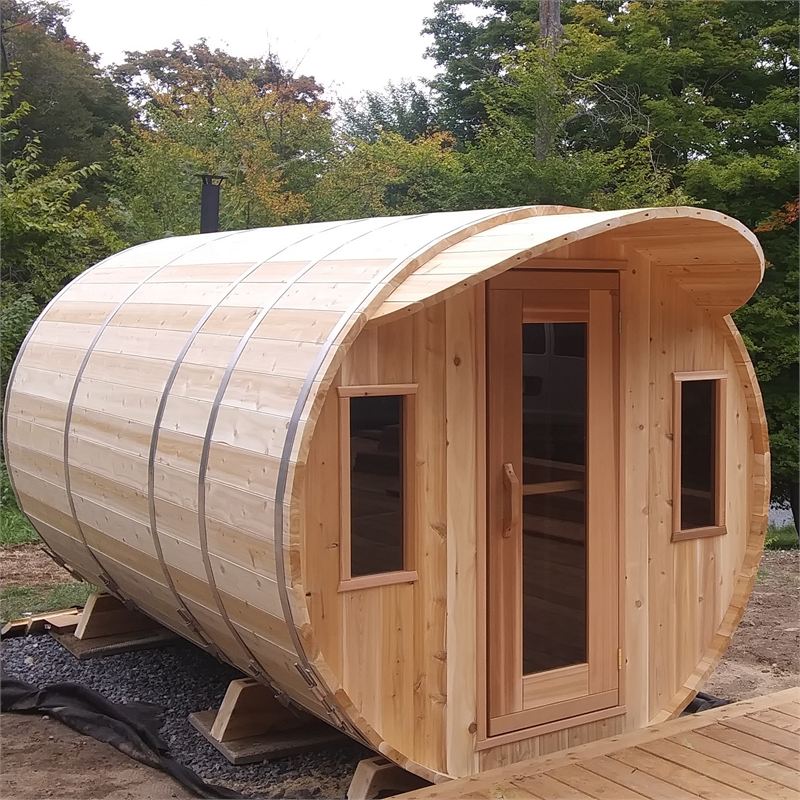 Sauna en cèdre avec porche abrité et porte vitrée