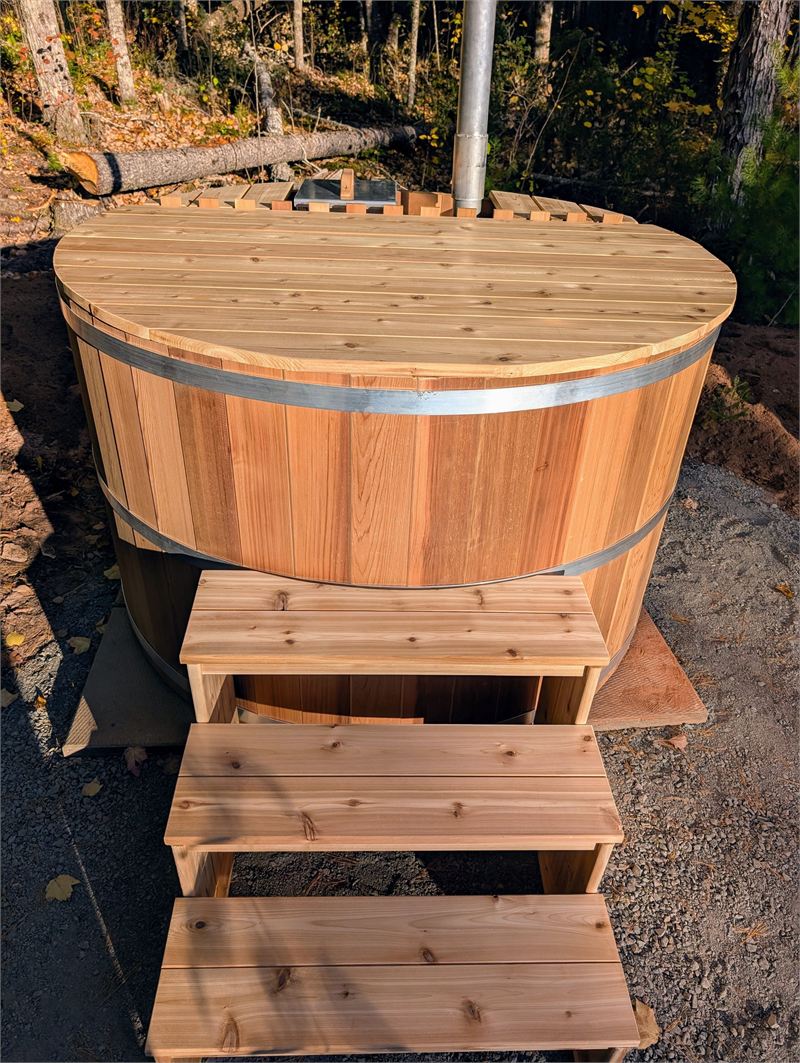 Bain chaud en cèdre rouge 6 × 4 pi — vue 2
